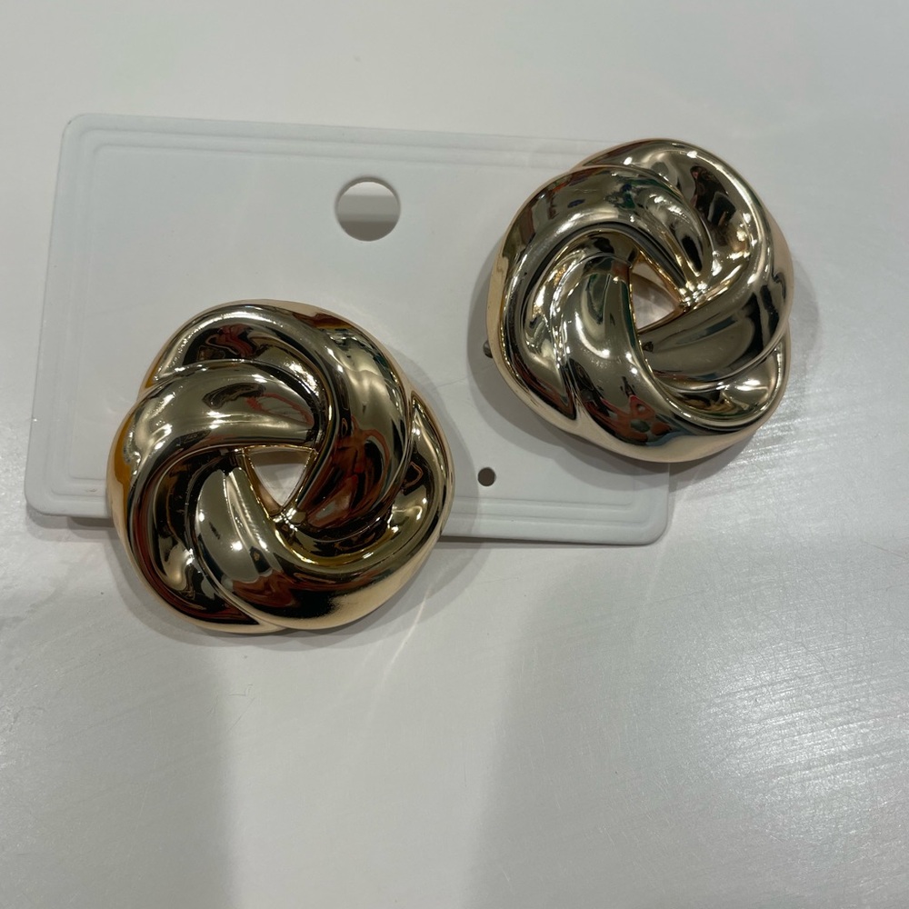 Chic Two-Tone Knot Earrings